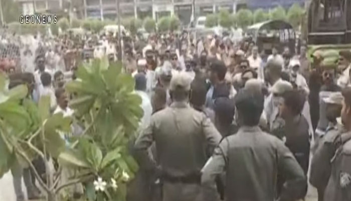 کراچی: الٰہ دین پارک میں تجاوزات آپریشن، ہنگامہ، کئی زخمی