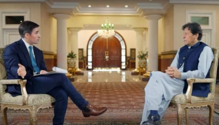 پی ٹی آئی خواتین رہنما وزیراعظم عمران خان کے حق میں میدان میں آگئیں