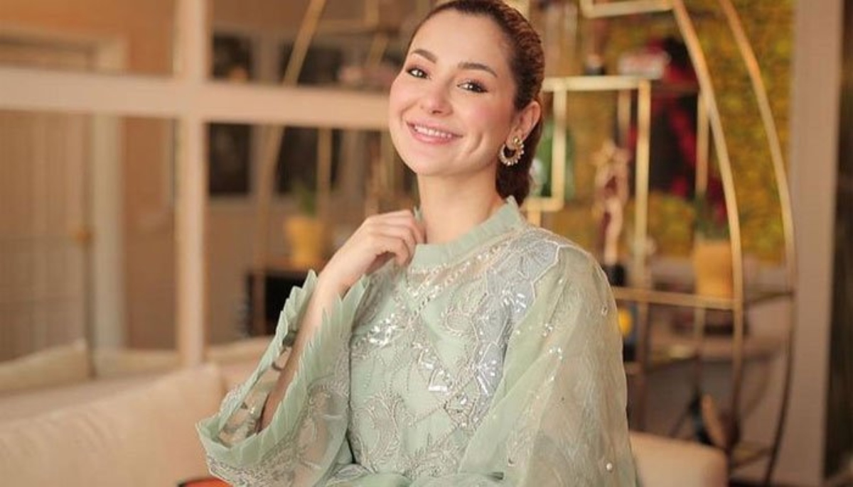 With her alluring smile, Hania Amir’s ‘rise & shine’ post wins hearts on Internet