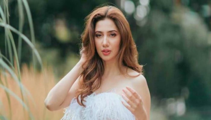 Superstar Mahira Khan completes a decade in showbiz industry