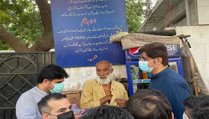 وزیراعلیٰ سندھ کا اچانک دورہ، نابینا بزرگ کی دکان پر رک کر شکایت کا ازالہ کیا