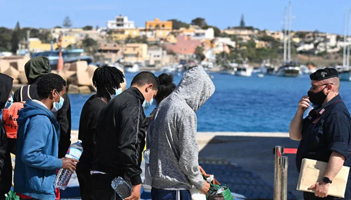 اٹلی: تارکین وطن کی کشتی ڈوب گئی،7 افراد جاں بحق