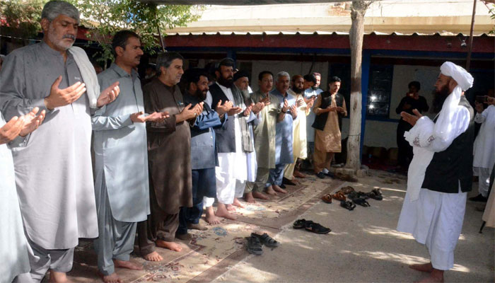 بلوچستان اپوزیشن کا تھانے میں دھرنا، میڈیا کو کوریج سے روک دیا گیا