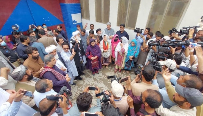 کوئٹہ:14 اراکین اسمبلی 13ویں روز بھی تھانےمیں موجود - Vimarsana News