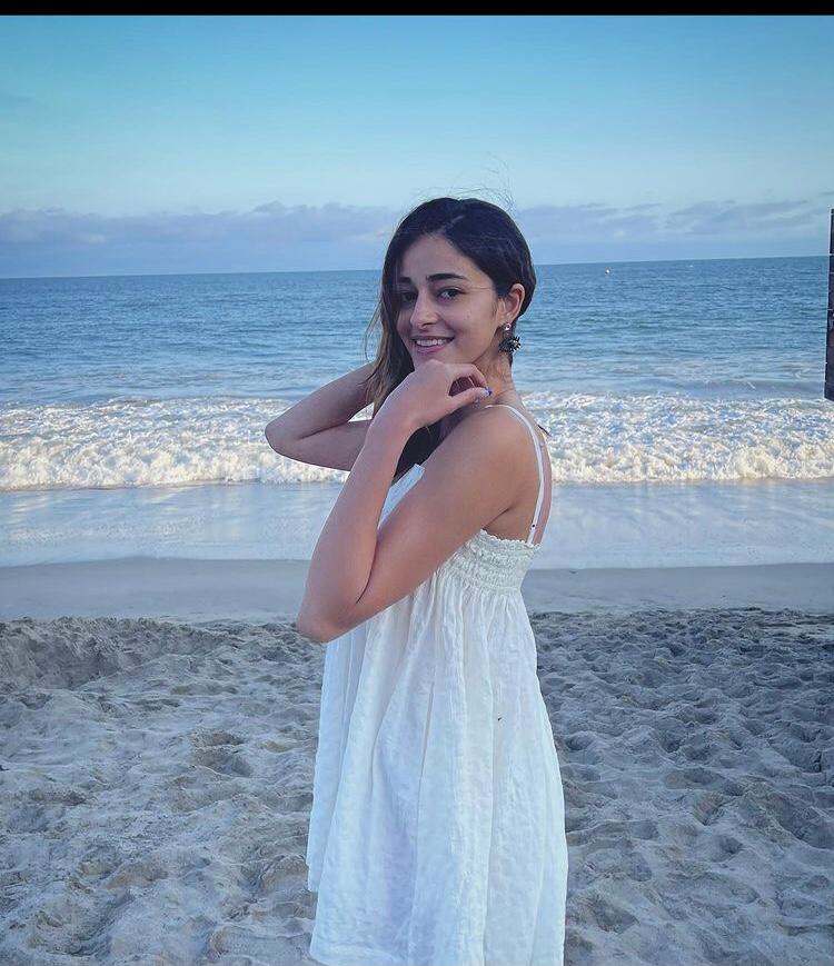 Fans root for Ananya Panday as she relives moments from her film “Kaho na Pyar hai”