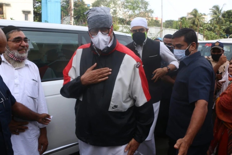 In pictures: Amitabh, Abhishek attend last rites of Dilip Kumar