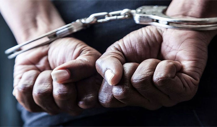 کروڑوں روپے رشوت طلب کرنے پر ایف آئی اے افسران گرفتار
