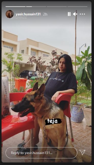 Iqra Aziz leaves fans in awe as she flaunts her baby bump in candid snap