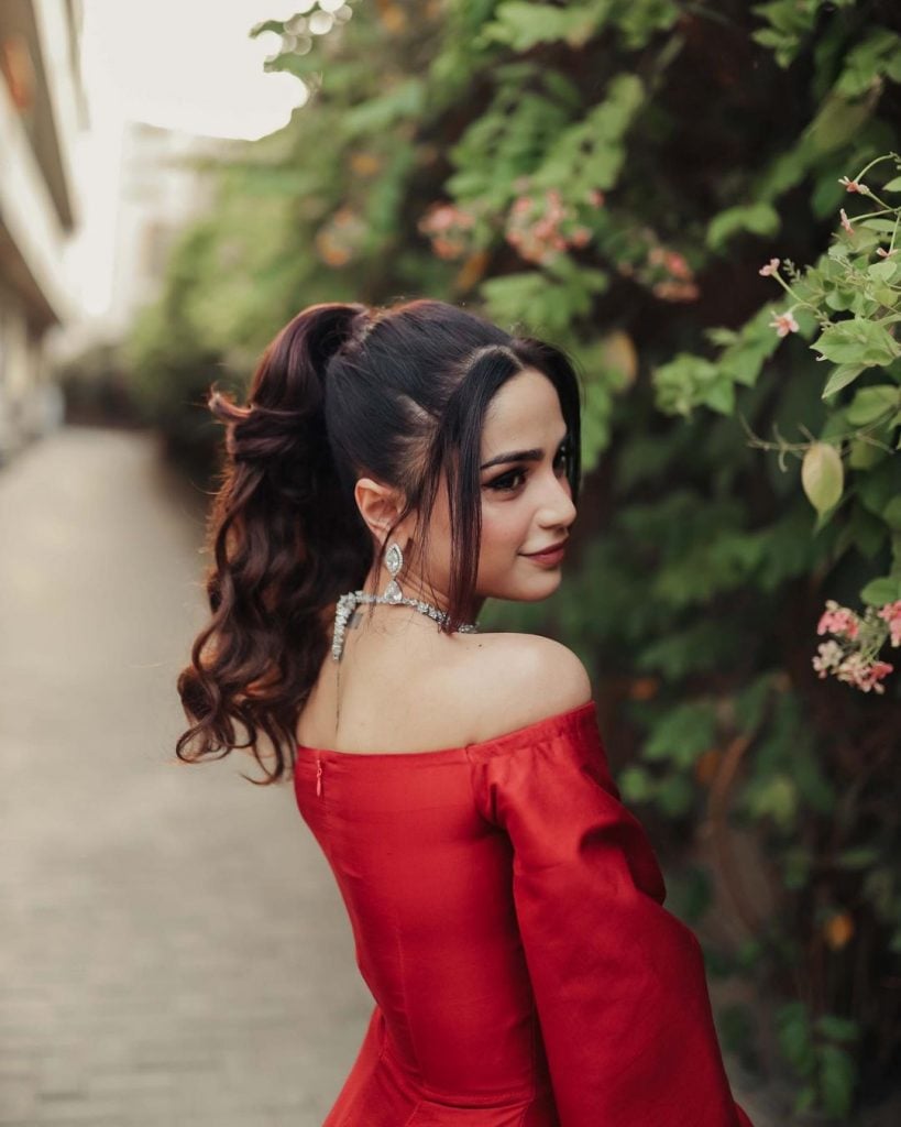 Aima Baig calls fiancé Shahbaz Shigri 'forever date' in latest portrait clicks