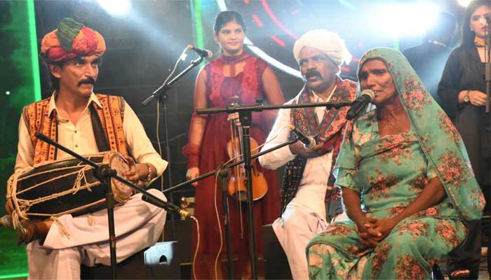 کراچی آرٹس کونسل میں میوزک اکیڈمی کے گلوکاروں سمیت مختلف بینڈز کی شاندار پرفارمنس
