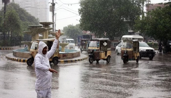 کراچی میں رات کو تیز بارش کا امکان