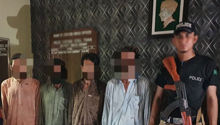 کراچی سے 4 موٹر سائیکل لفٹرگرفتار ، 10 موٹرسائیکلیں برآمد