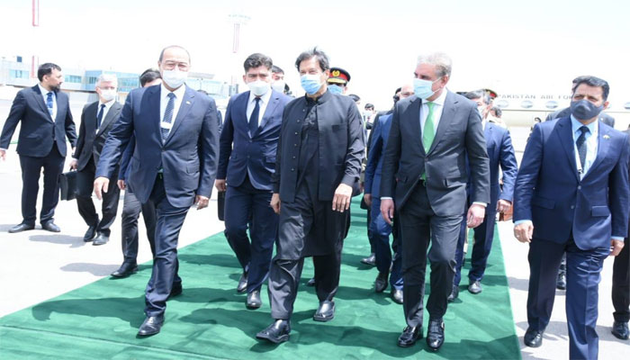 وزیرِ اعظم عمران خان ازبکستان پہنچ گئے