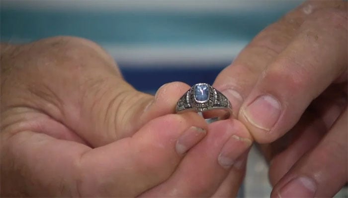 دکھی باپ کو بیٹی کے انتقال کے بعد 15 سال پہلے کھونے والی انگوٹھی پہچادی گئی