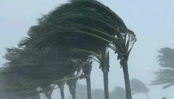 Karachi: Partly cloudy and strong winds expected