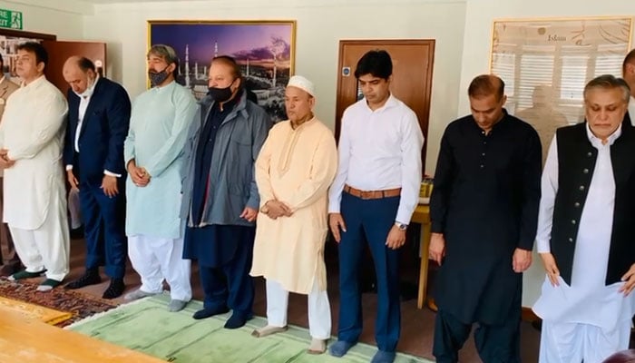 نواز شریف نے اہلِ خانہ و دوستوں کے ہمراہ لندن میں نمازِ عید ادا کی