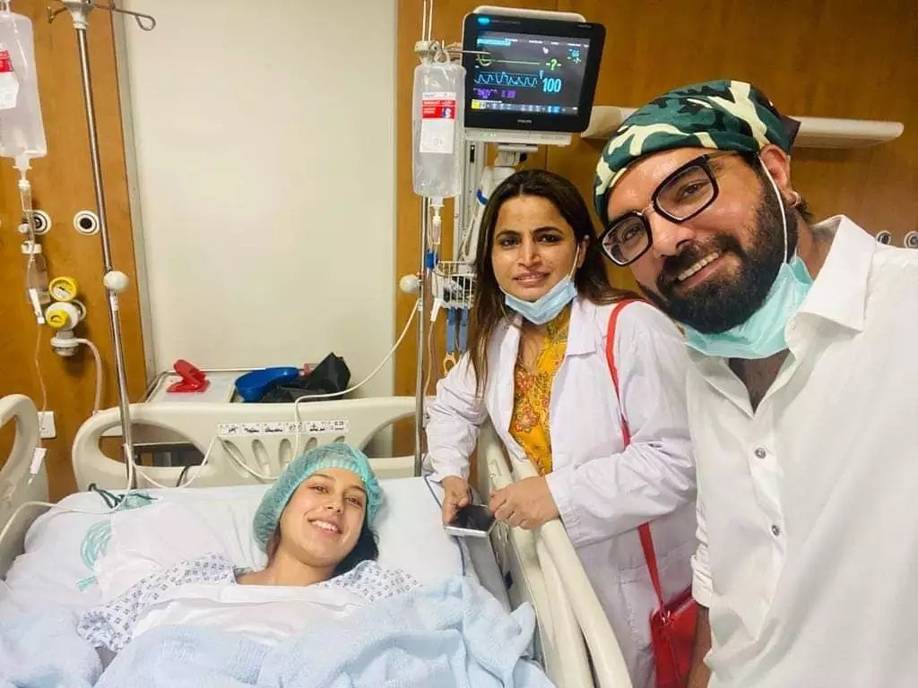 Iqra Aziz & Yasir Hussain share emotional feeling of holding their baby for the first time