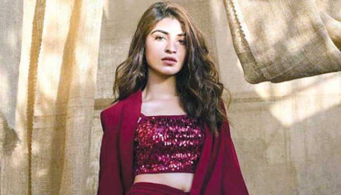 Kinza Hashmi celebrates on reaching milestone of 5 million followers