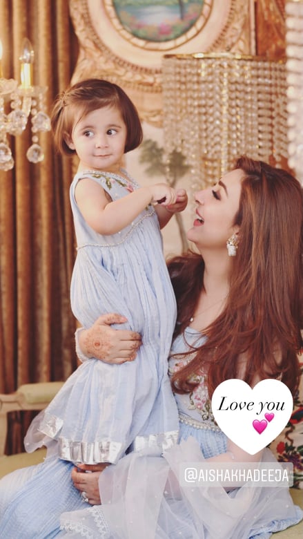 Fans gush over Aisha Khan’s latest clicks with daughter Mahnoor