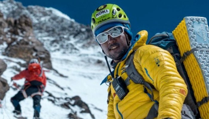 قومی ہیرو علی سدپارہ کے بیٹے نے K2 سر کرلی