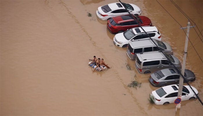 چینی صوبے ہینان میں بارشوں اور سیلاب سے 302 افراد ہلاک، 50 لاپتہ