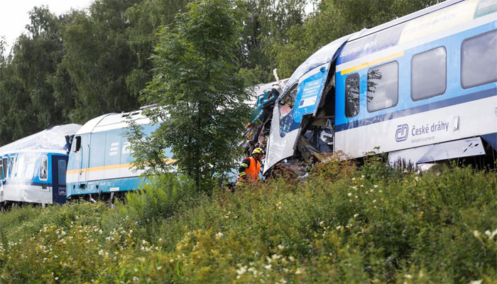 چیک ریپبلک میں دو مسافر ٹرینیں ٹکرانے سے 3 افراد ہلاک، متعدد زخمی
