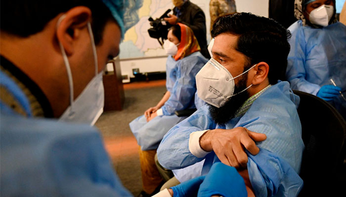 پاکستانی ڈاکٹر مکمل ویکسینیشن کے بعد بوسٹر ڈوز کیوں لگانا چاہتے ہیں؟