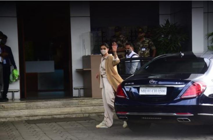Deepika Padukone flies to back home in comfy and casual silk co-ords