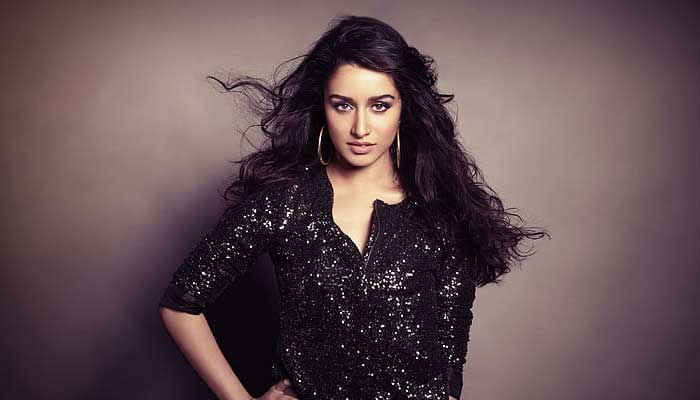 Shraddha Kapoor melts hearts with her humbleness towards fan