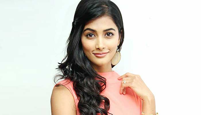 Pooja Hedje treats fans with latest pictures