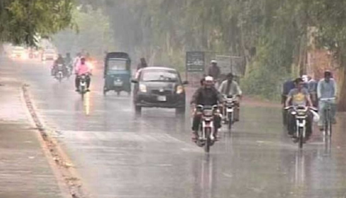 لاہور کے مختلف علاقوں میں تیز بارش