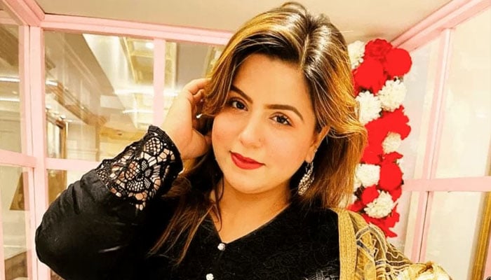 مینارِ پاکستان واقعہ: ٹک ٹاکر عائشہ نے تھانے میں اپنے گھر کا غلط پتہ لکھوادیا