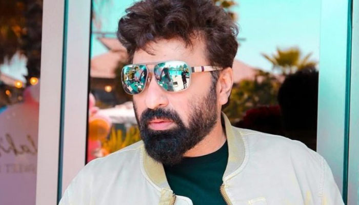یاسر نواز نے ڈائریکشن چھوڑ دی