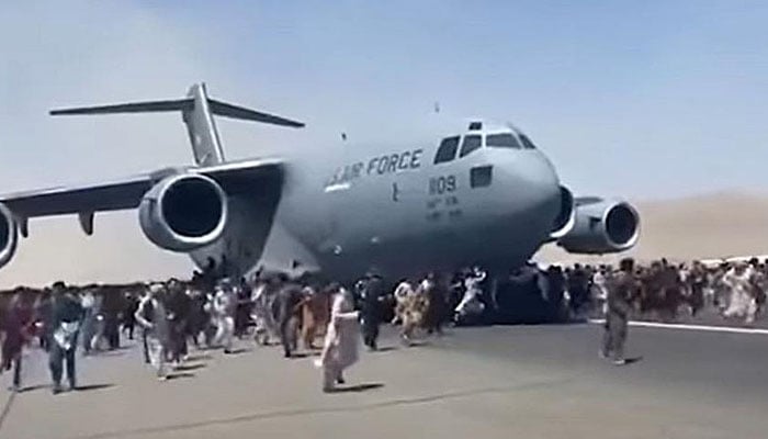 کابل، طیارے سے گر کر ہلاک ہونے والے کون تھے؟