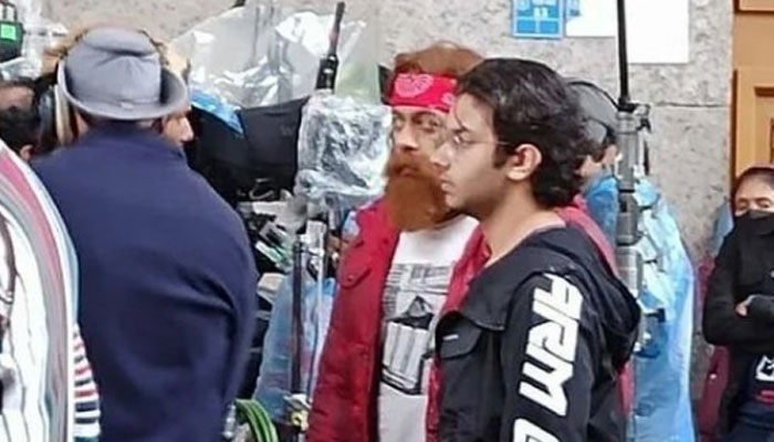 Salman Khan spotted in mysterious outfit on sets of Tiger 3