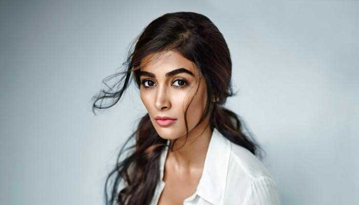 Pooja Hedge makes fashion statement with stunning traditional outfit