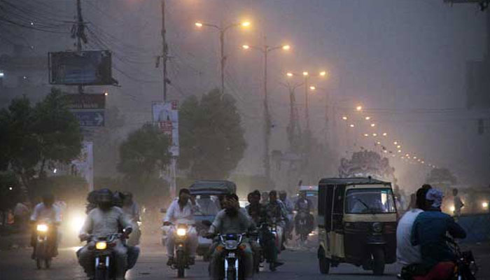 کراچی میں تیز ہوائیں چلنے اور بوندا باندی کا امکان