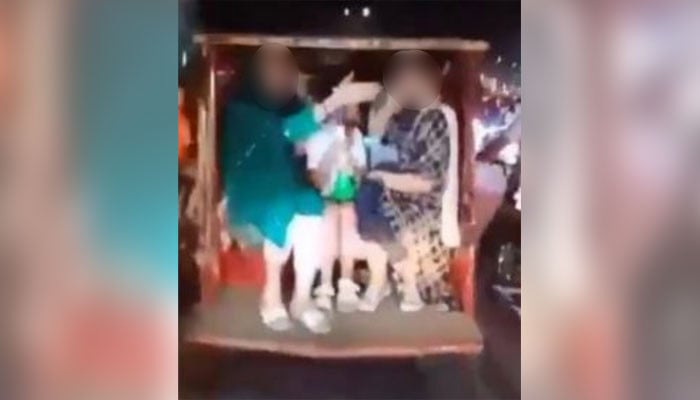 لاہور: رکشہ میں لڑکی کو ہراساں کرنیوالے ملزم کا خاکہ تیار - Vimarsana News