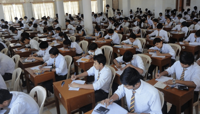 کراچی: نویں سے بارہویں جماعت کے طلباء کیلئے ویکسین لازمی، نوٹیفکیشن جاری