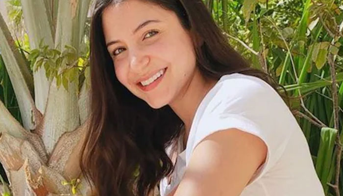 Anushka Sharma urges fans to 'wear mask' after surging COVID-19 cases in Mumbai