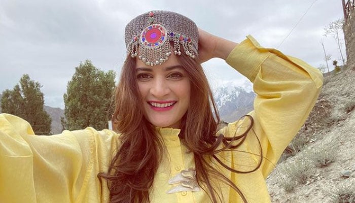 ایمن خان کی مقبولیت میں اضافہ