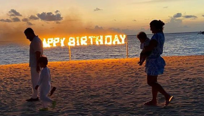 Kareena Kapoor celebrates birthday around fire in Maldives