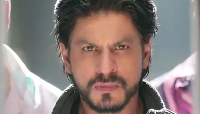 شاہ رخ خان نے غصے میں موبائل پھینک دیا