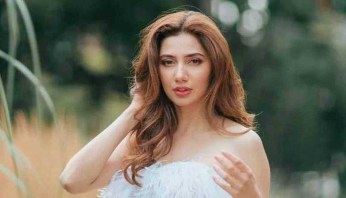 Mahira Khan voices thoughts on prevailing domestic violence in nation 