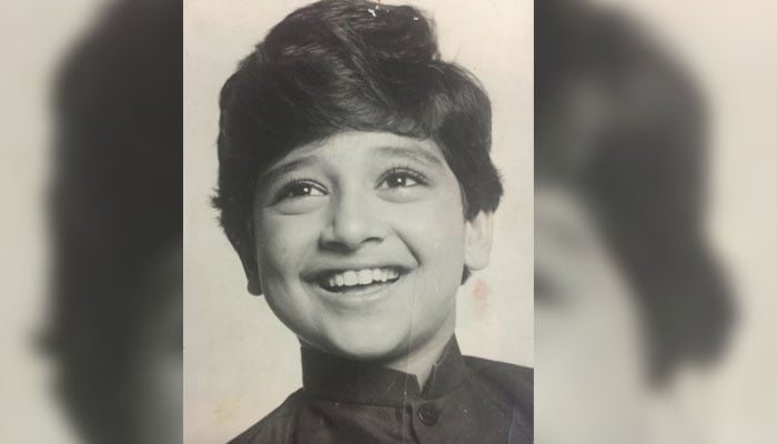 یہ کس مشہور اداکار کے بچپن کی تصویر ہے؟