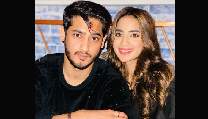 لکس اسٹائل ایوارڈز: میں اپنے چھوٹے بھائی کیلئے ماں جیسی ہوں، صبور علی