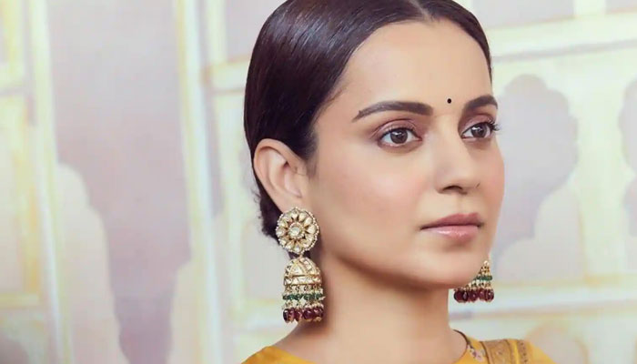 Kangana Ranaut demands social cleansing for all 'Dumb Bollywoodias'