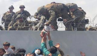 کابل ایئرپورٹ: انخلا کرائی گئی نومولود بچی اب کہاں ہے؟