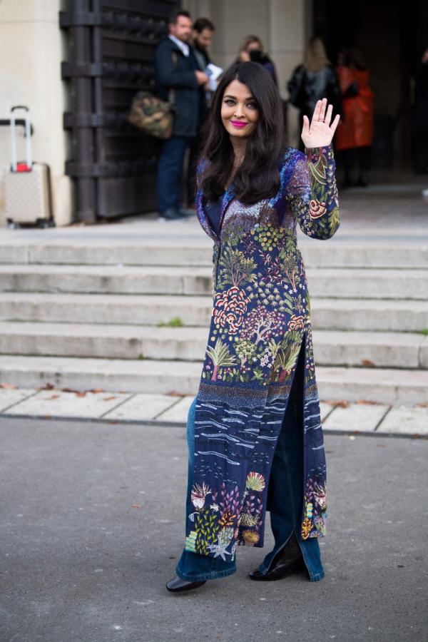 Aishwarya Rai, Abhishek Bachchan share glimpse of their holiday in Paris with Aaradhya 