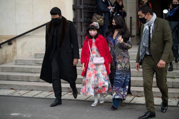 Aishwarya Rai, Abhishek Bachchan share glimpse of their holiday in Paris with Aaradhya 